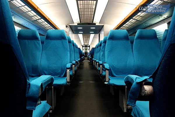 32 Seater Luxury Bus