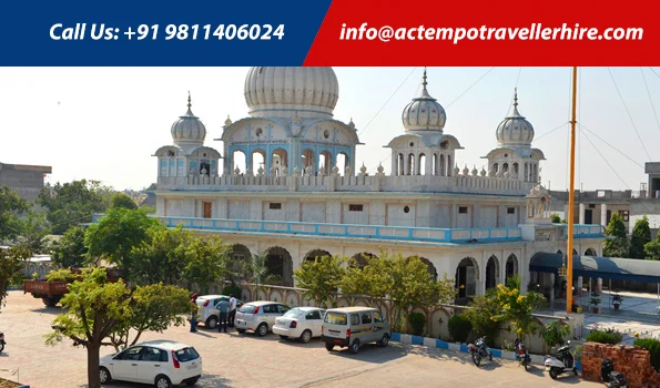Luxury Tempo Traveller Hire in Ambala Cantt on Rent Luxury Tempo Traveller Hire in Ambala Cantt on Rent