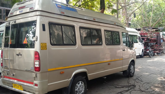 tempo traveller 8 seater service